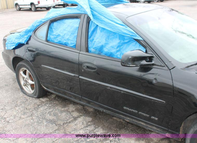 image for item H3646 2000 Pontiac Grand Prix SE