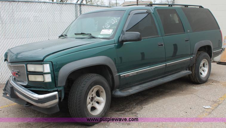 image for item H3648 1998 GMC Suburban 1500 SUV