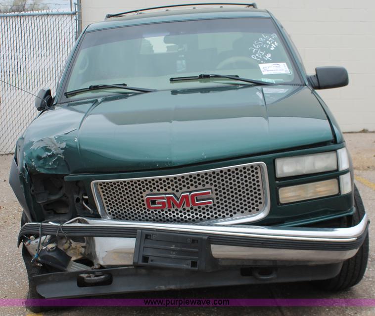 image for item H3648 1998 GMC Suburban 1500 SUV