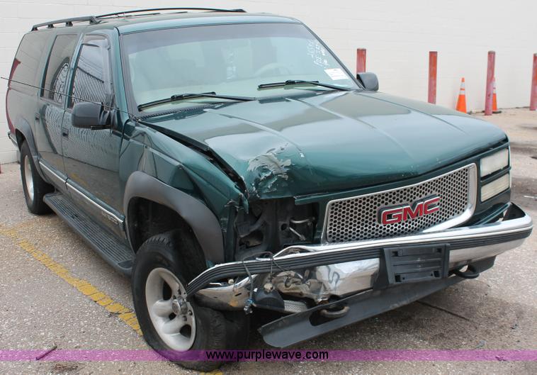 image for item H3648 1998 GMC Suburban 1500 SUV