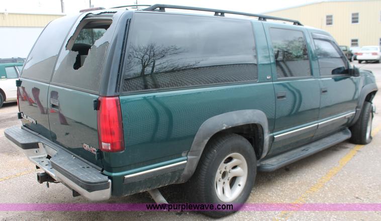 image for item H3648 1998 GMC Suburban 1500 SUV