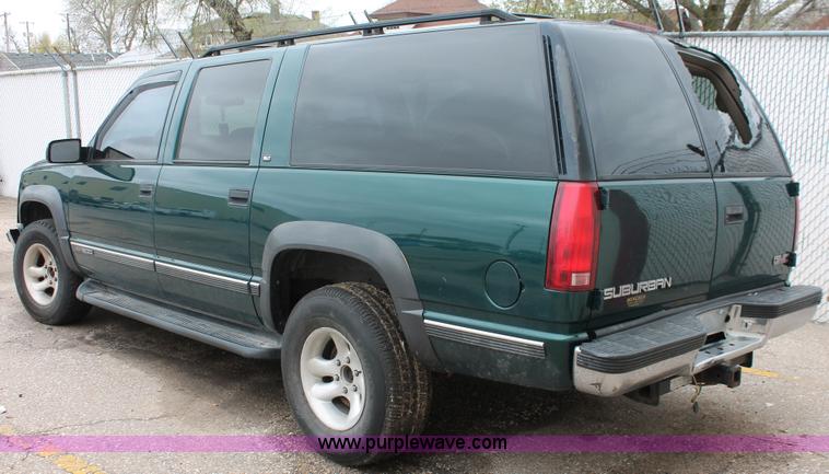 image for item H3648 1998 GMC Suburban 1500 SUV