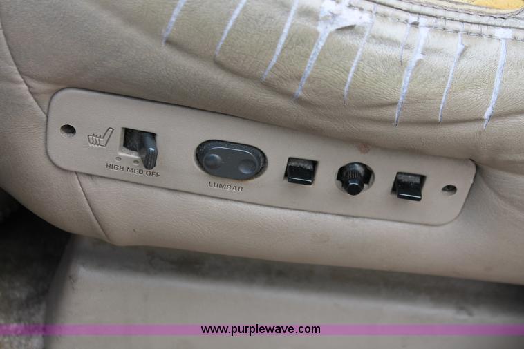 image for item H3648 1998 GMC Suburban 1500 SUV