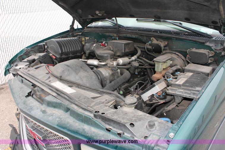 image for item H3648 1998 GMC Suburban 1500 SUV