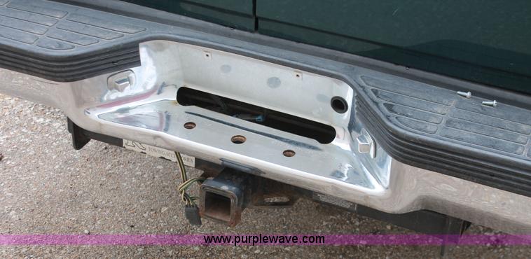 image for item H3648 1998 GMC Suburban 1500 SUV