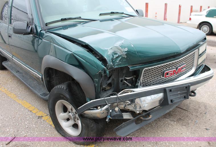 image for item H3648 1998 GMC Suburban 1500 SUV