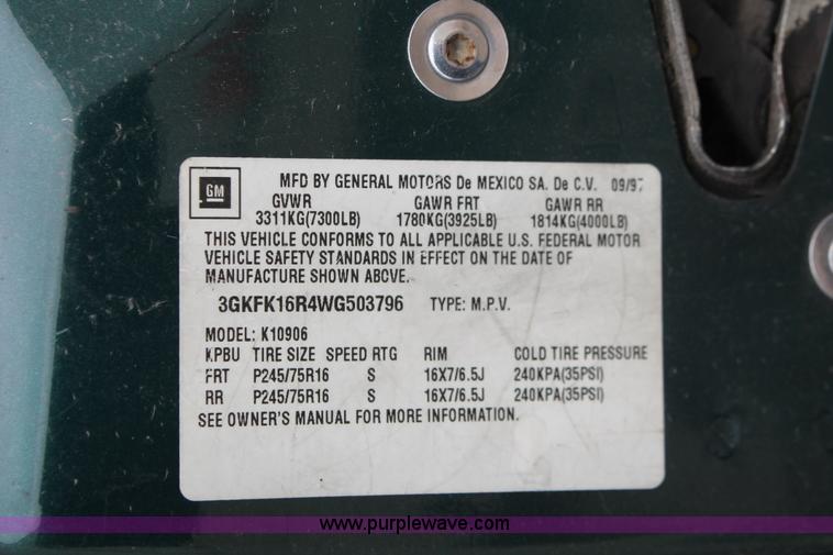 image for item H3648 1998 GMC Suburban 1500 SUV