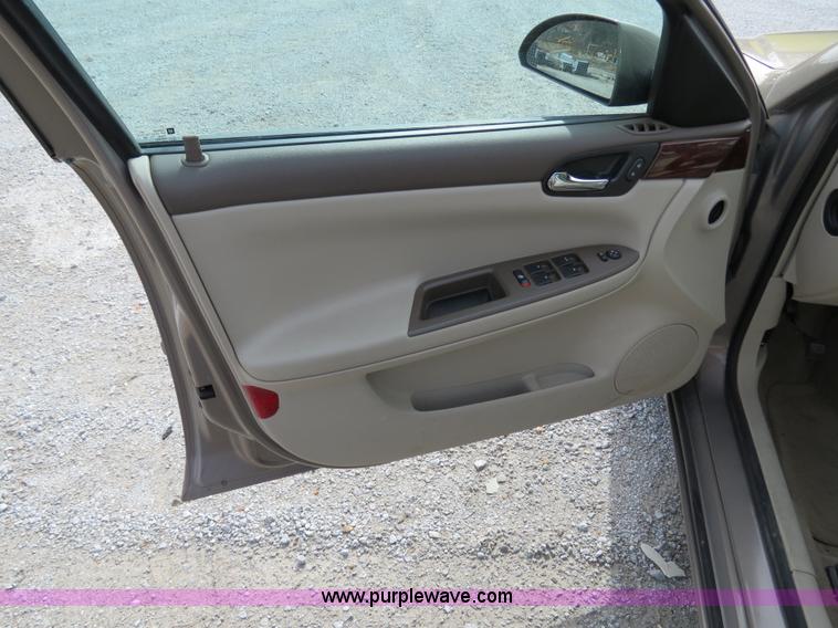 image for item B4612 2007 Chevrolet Impala LS