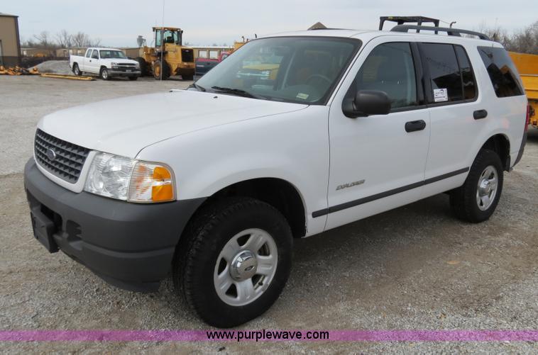 image for item B4616 2004 Ford Explorer XLS SUV