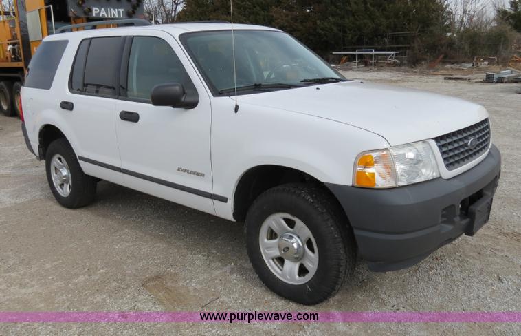 image for item B4616 2004 Ford Explorer XLS SUV