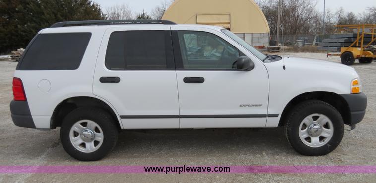 image for item B4616 2004 Ford Explorer XLS SUV