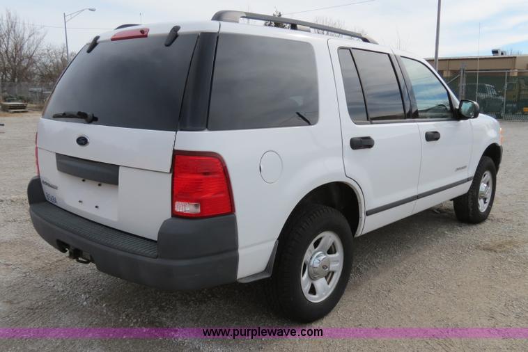 image for item B4616 2004 Ford Explorer XLS SUV