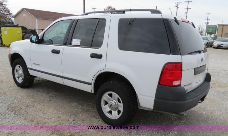 image for item B4616 2004 Ford Explorer XLS SUV