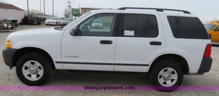 image for item B4616 2004 Ford Explorer XLS SUV