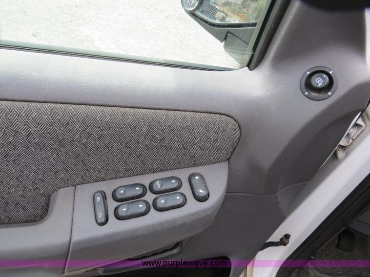 image for item B4616 2004 Ford Explorer XLS SUV