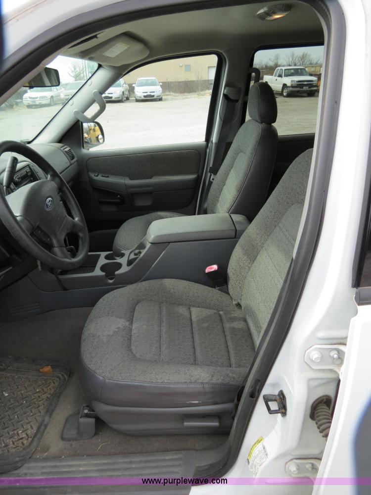 image for item B4616 2004 Ford Explorer XLS SUV