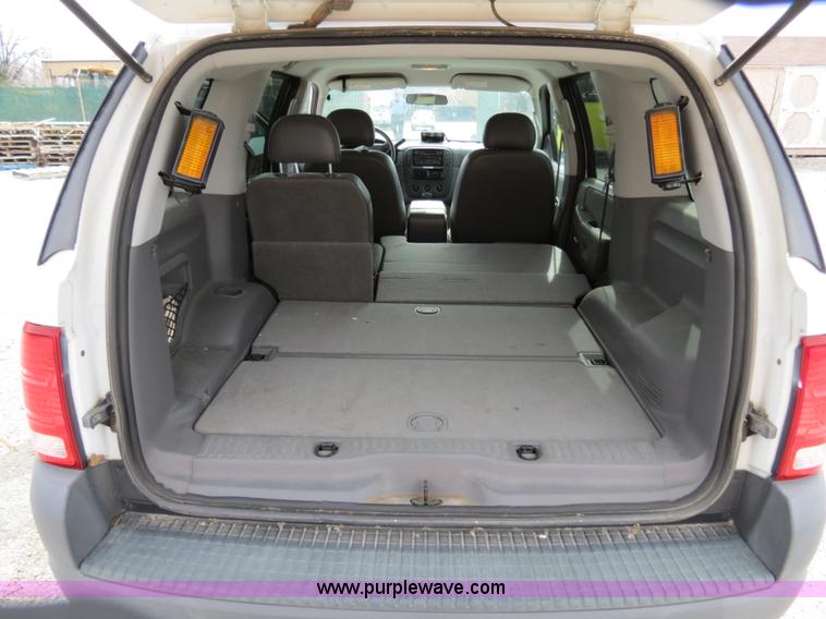 image for item B4616 2004 Ford Explorer XLS SUV