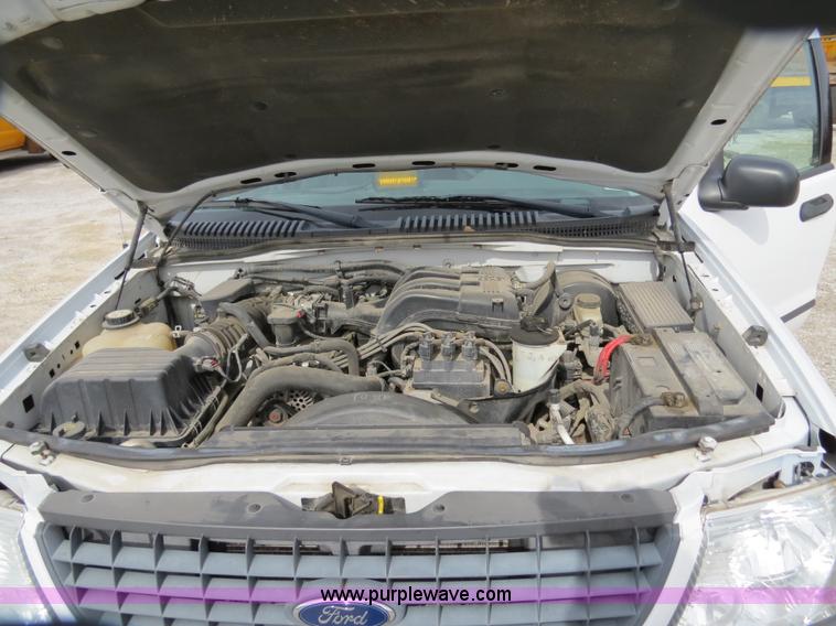 image for item B4616 2004 Ford Explorer XLS SUV
