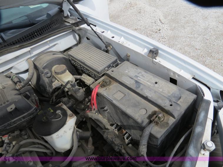 image for item B4616 2004 Ford Explorer XLS SUV