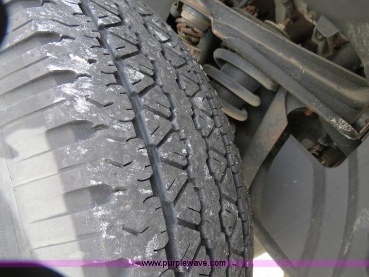 image for item B4616 2004 Ford Explorer XLS SUV