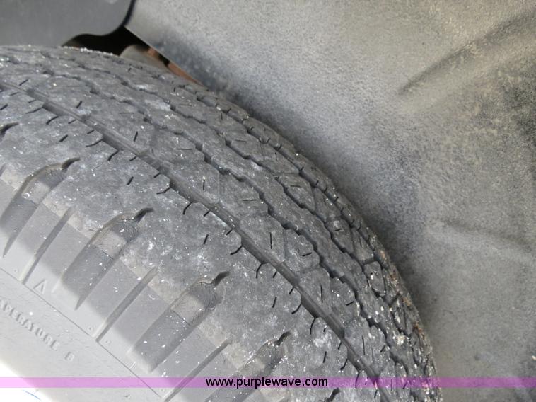 image for item B4616 2004 Ford Explorer XLS SUV