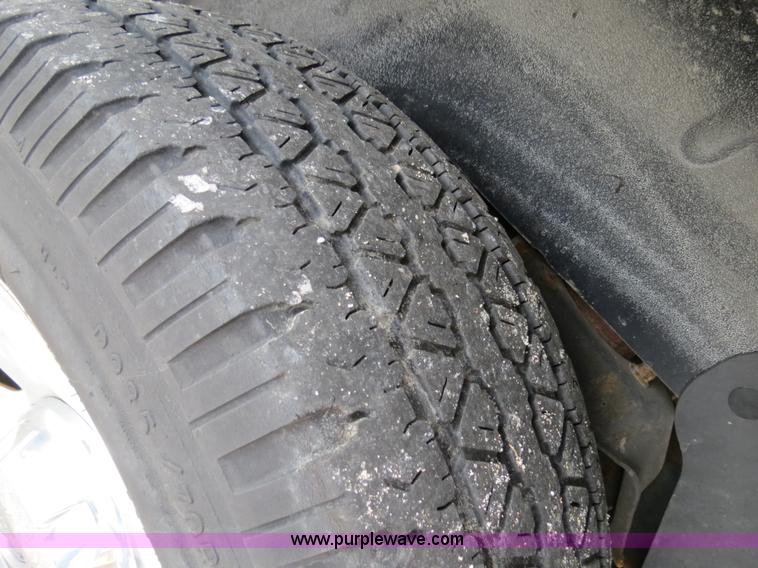 image for item B4616 2004 Ford Explorer XLS SUV