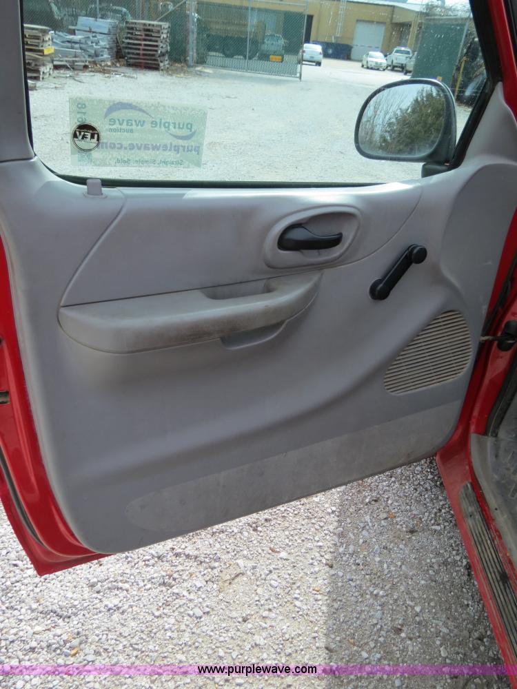 image for item B4618 2000 Ford F150 pickup truck