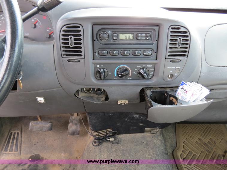 image for item B4618 2000 Ford F150 pickup truck