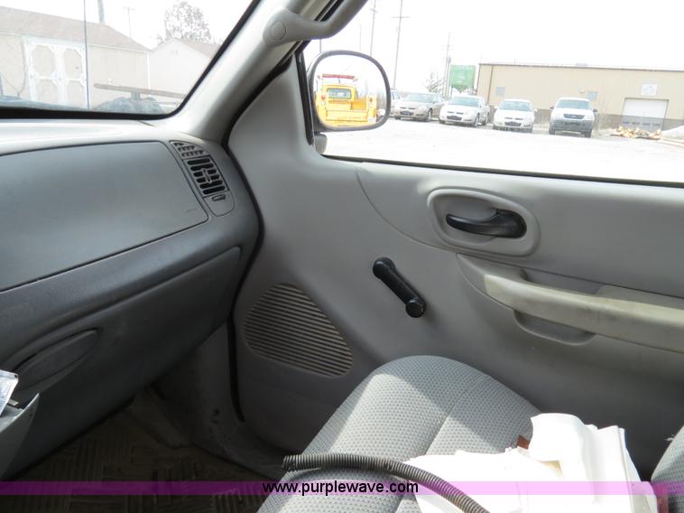 image for item B4618 2000 Ford F150 pickup truck