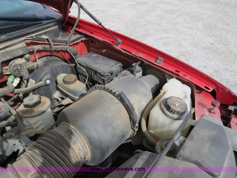 image for item B4618 2000 Ford F150 pickup truck