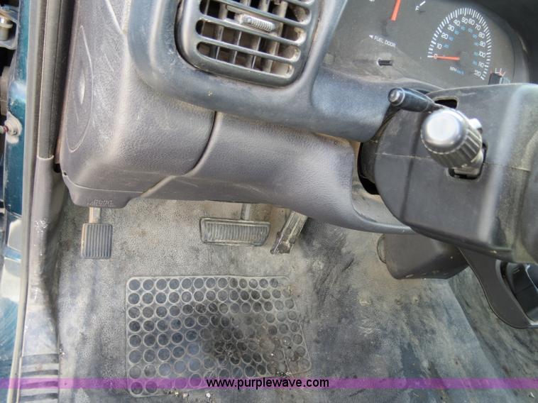 image for item B4619 1998 Dodge Ram 1500 pickup truck