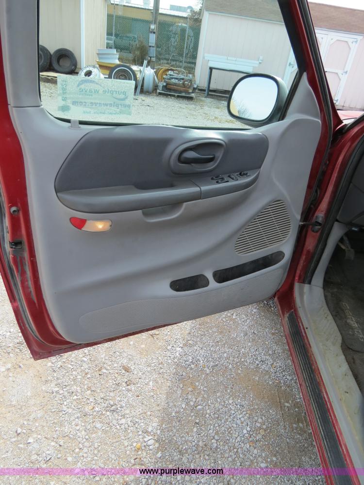 image for item B4621 2000 Ford F150 pickup truck