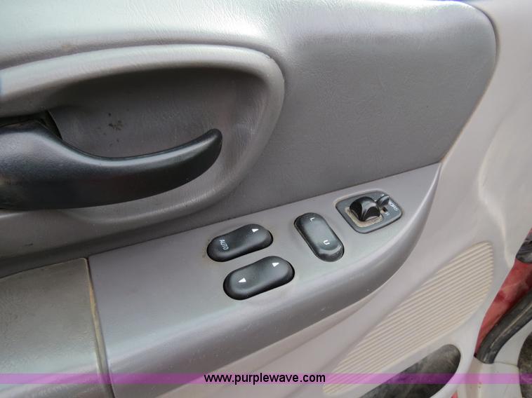 image for item B4621 2000 Ford F150 pickup truck