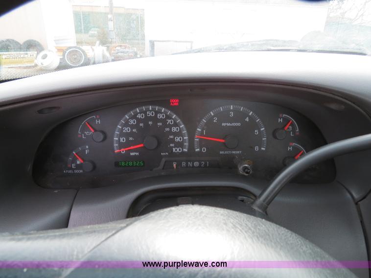 image for item B4621 2000 Ford F150 pickup truck