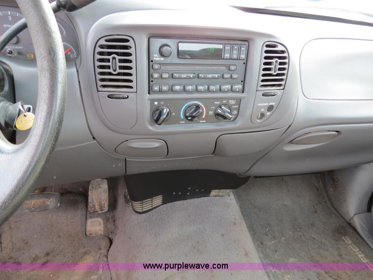 image for item B4621 2000 Ford F150 pickup truck