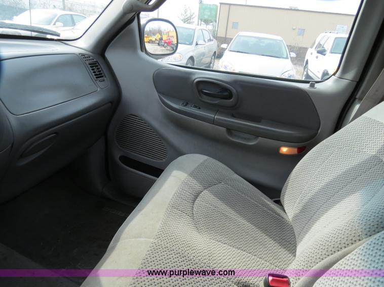 image for item B4621 2000 Ford F150 pickup truck