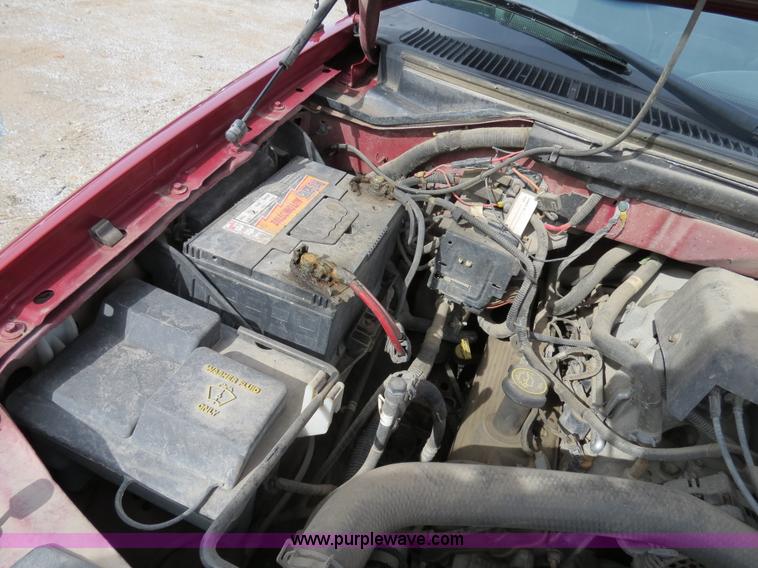 image for item B4621 2000 Ford F150 pickup truck