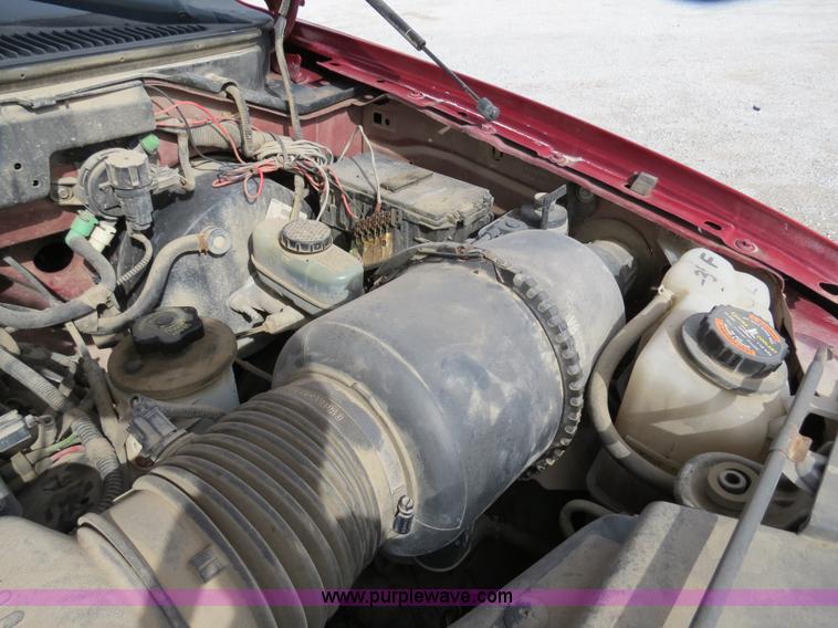 image for item B4621 2000 Ford F150 pickup truck