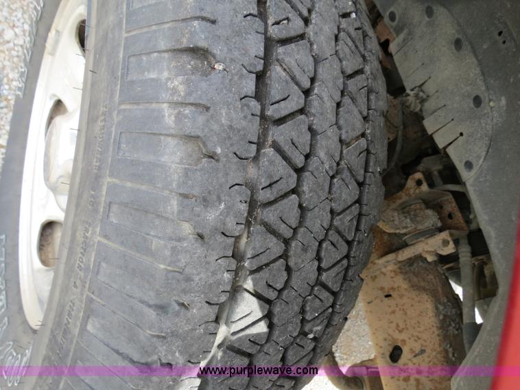 image for item B4621 2000 Ford F150 pickup truck