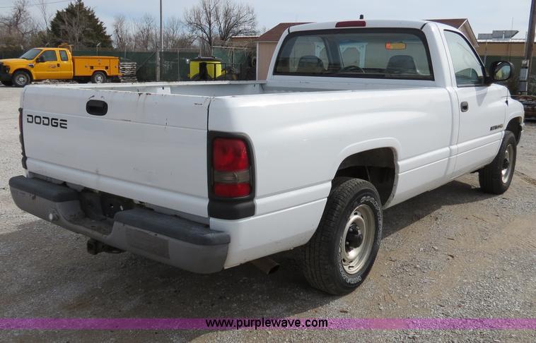 image for item B4625 2001 Dodge Ram 1500 pickup truck