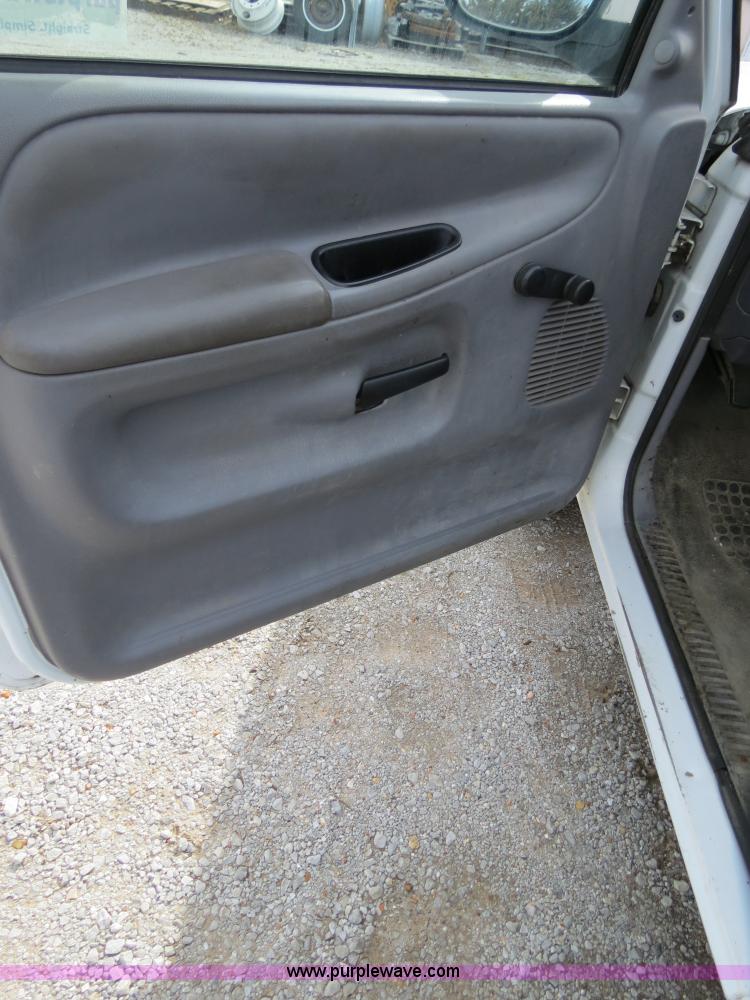 image for item B4625 2001 Dodge Ram 1500 pickup truck