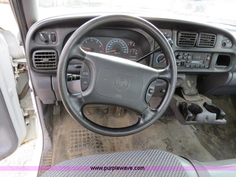 image for item B4625 2001 Dodge Ram 1500 pickup truck