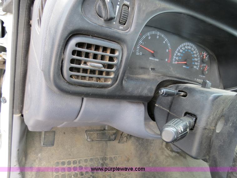 image for item B4625 2001 Dodge Ram 1500 pickup truck