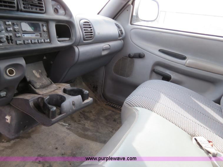 image for item B4625 2001 Dodge Ram 1500 pickup truck