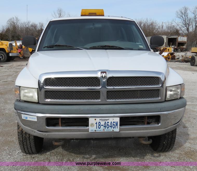 image for item B4626 1999 Dodge Ram 2500 pickup truck