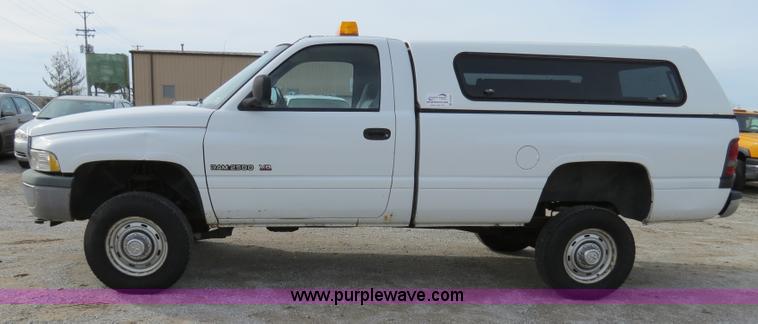 image for item B4626 1999 Dodge Ram 2500 pickup truck