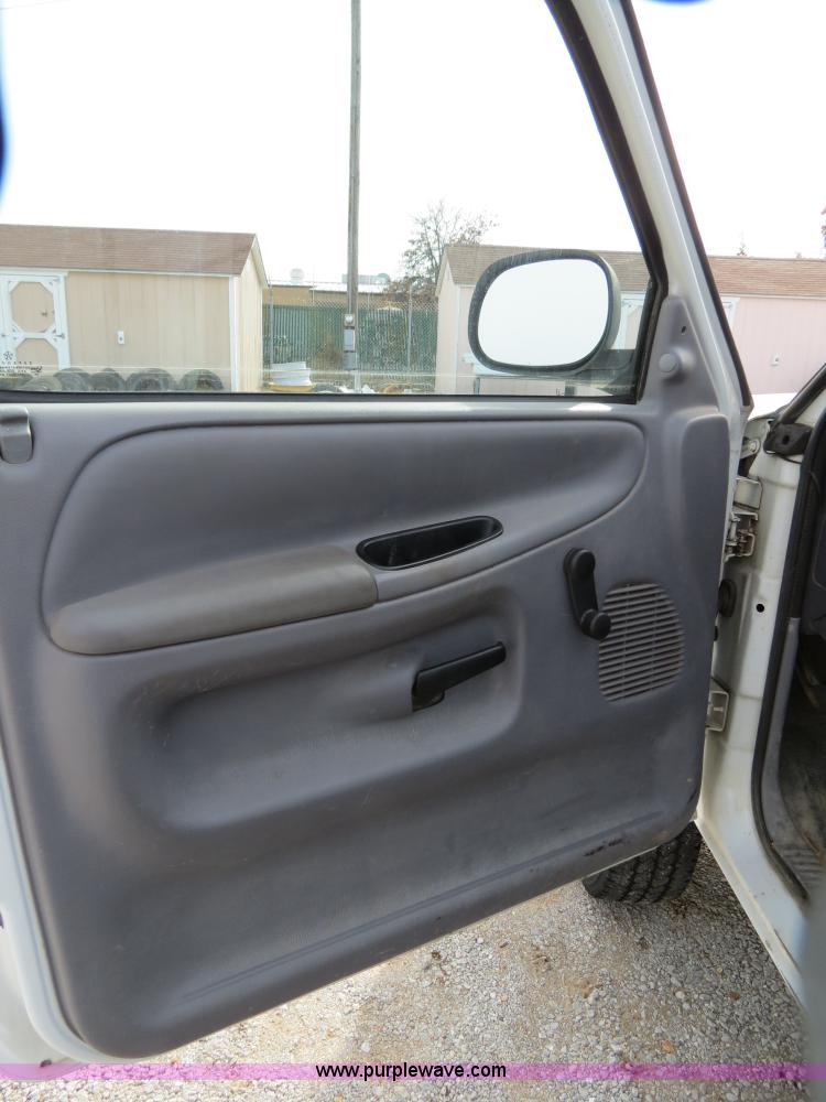 image for item B4626 1999 Dodge Ram 2500 pickup truck