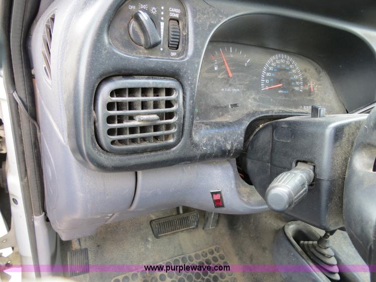 image for item B4626 1999 Dodge Ram 2500 pickup truck