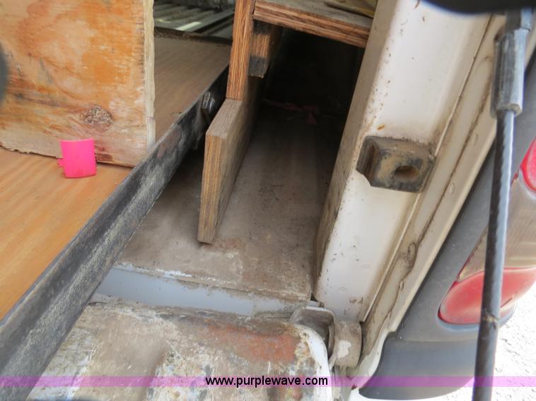 image for item B4626 1999 Dodge Ram 2500 pickup truck