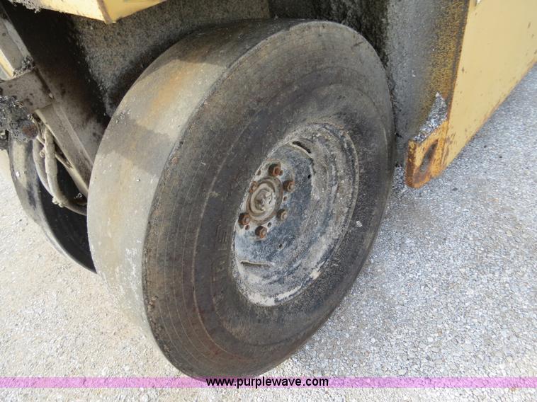 image for item B4627 1996 Ferguson SP912 pneumatic roller